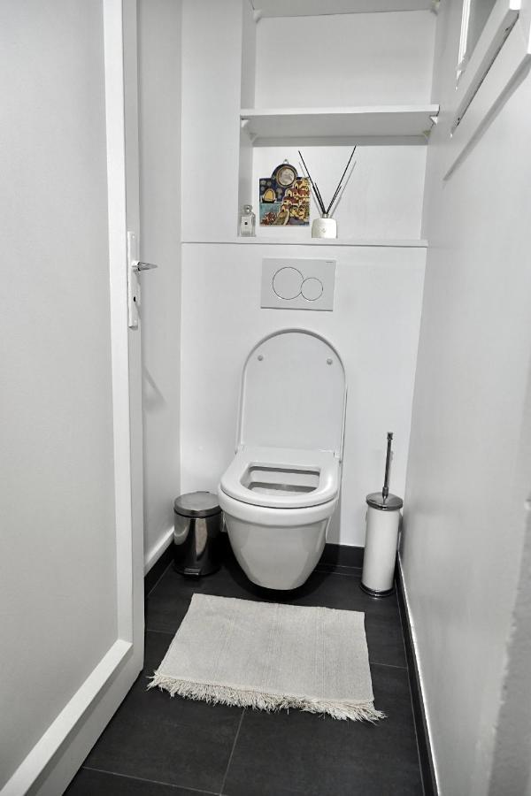 Eiffel Tower Appartment Париж Екстериор снимка