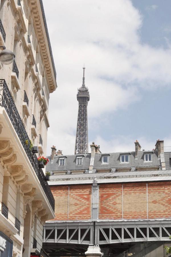 Eiffel Tower Appartment Париж Екстериор снимка