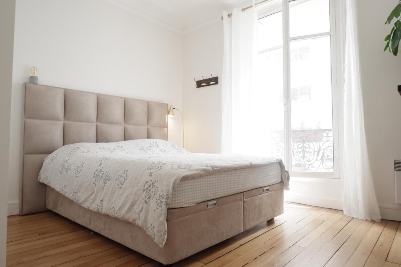 Eiffel Tower Appartment Париж Екстериор снимка