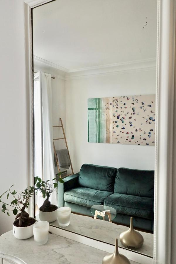 Eiffel Tower Appartment Париж Екстериор снимка